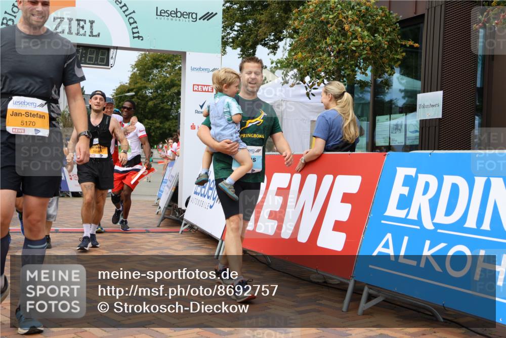 31.08.2025 - 21. Blankeneser Heldenlauf Strokosch-Dieckow http://msf.ph/oto/8692757 31.08.2025 12:37:36 Ziel 5170, 5265, 5699, 5698, 5617, 4175 meine-sportfotos.de