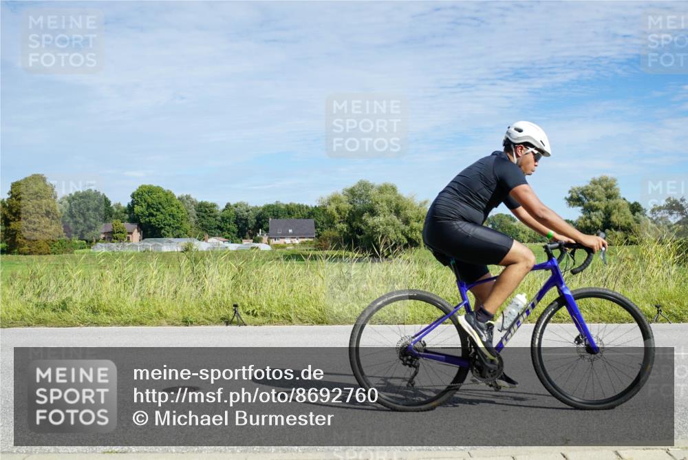 31.08.2025 - Elbe Triathlon Hamburg Michael Burmester http://msf.ph/oto/8692760 31.08.2025 10:46:23 Radfahren 1089, 1144 meine-sportfotos.de