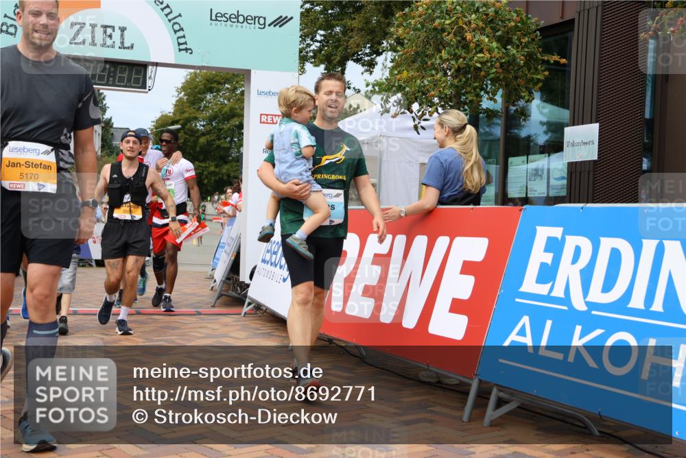 31.08.2025 - 21. Blankeneser Heldenlauf Strokosch-Dieckow http://msf.ph/oto/8692771 31.08.2025 12:37:36 Ziel 5170, 5265, 5699, 5698, 5617, 4175 meine-sportfotos.de