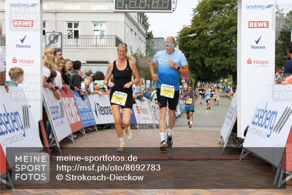 31.08.2025 - 21. Blankeneser Heldenlauf Strokosch-Dieckow http://msf.ph/oto/8692783 31.08.2025 10:28:42 Ziel 2697, 2700, 2351, 2687 meine-sportfotos.de