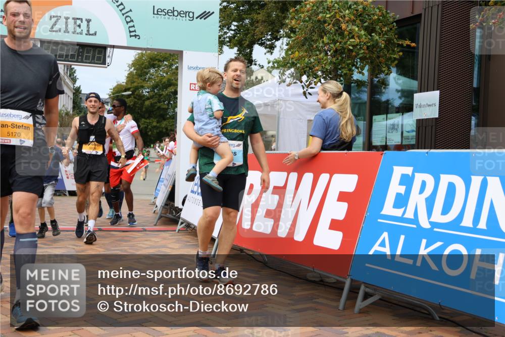 31.08.2025 - 21. Blankeneser Heldenlauf Strokosch-Dieckow http://msf.ph/oto/8692786 31.08.2025 12:37:36 Ziel 5170, 5265, 5699, 5698, 5617, 4175 meine-sportfotos.de
