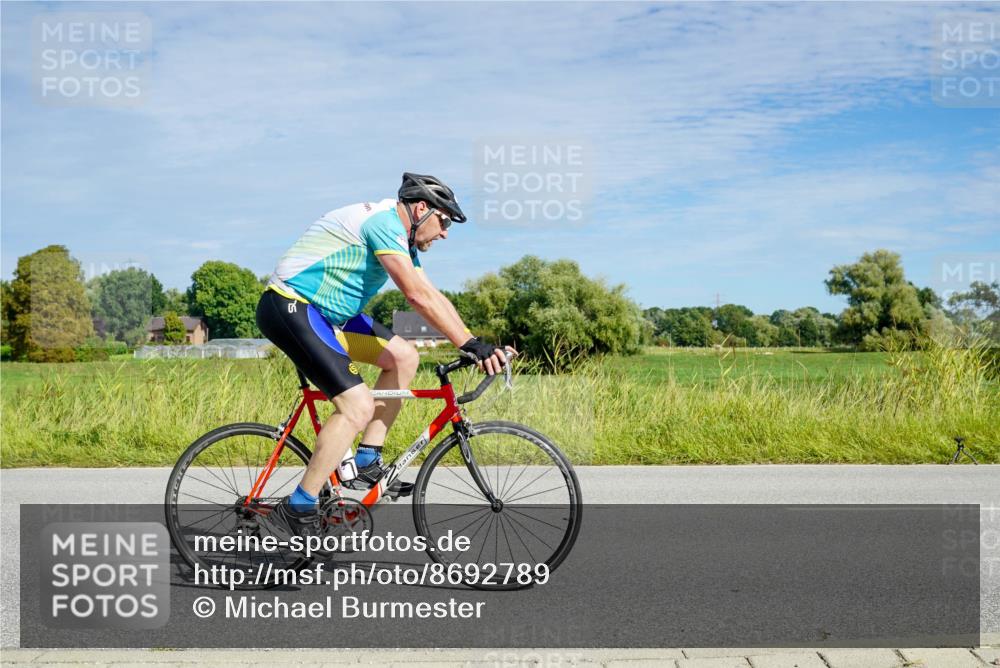 31.08.2025 - Elbe Triathlon Hamburg Michael Burmester http://msf.ph/oto/8692789 31.08.2025 10:47:15 Radfahren 876, 1168, 1172, 1300, 1311 meine-sportfotos.de