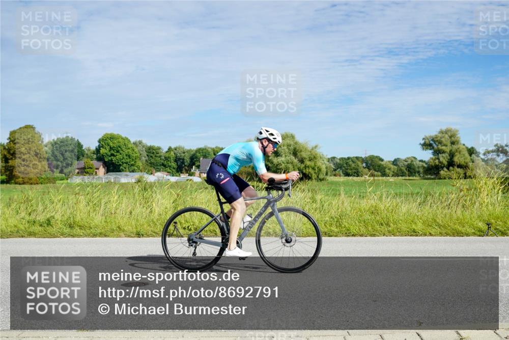 31.08.2025 - Elbe Triathlon Hamburg Michael Burmester http://msf.ph/oto/8692791 31.08.2025 10:47:17 Radfahren 876, 1168, 1172, 1300, 1311 meine-sportfotos.de