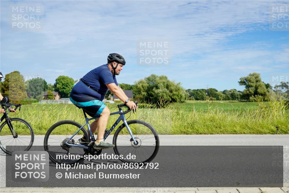 31.08.2025 - Elbe Triathlon Hamburg Michael Burmester http://msf.ph/oto/8692792 31.08.2025 10:47:18 Radfahren 876, 1168, 1172, 1300, 1311 meine-sportfotos.de