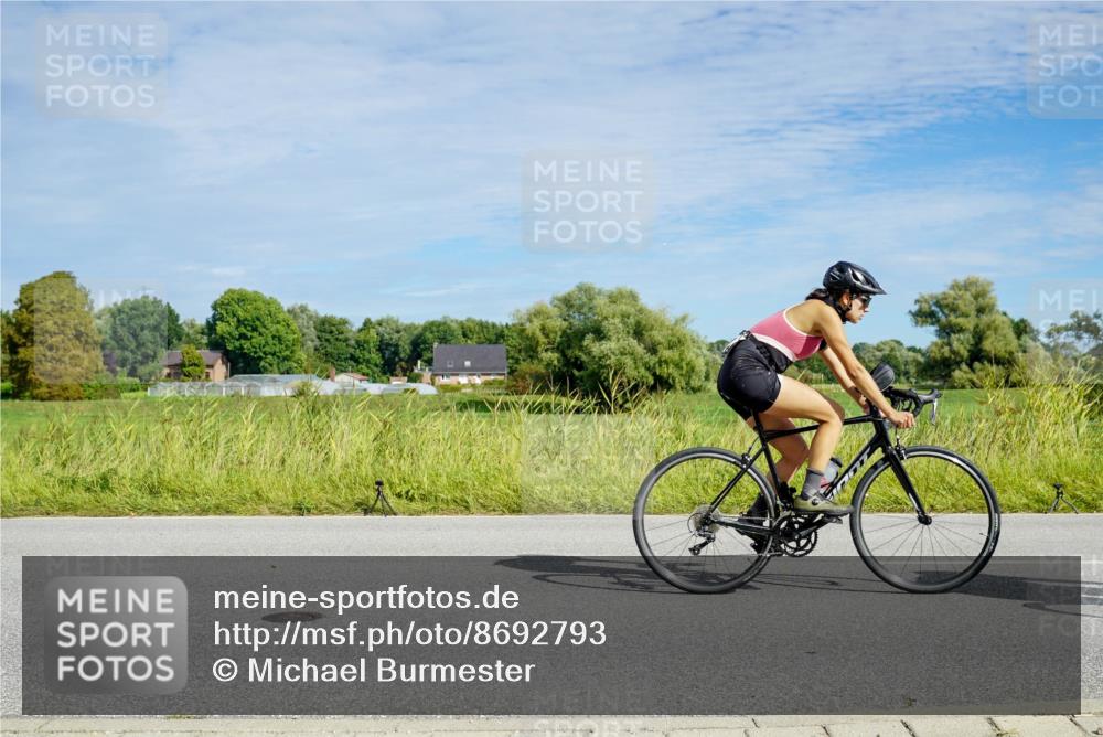 31.08.2025 - Elbe Triathlon Hamburg Michael Burmester http://msf.ph/oto/8692793 31.08.2025 10:47:18 Radfahren 876, 1168, 1172, 1300, 1311 meine-sportfotos.de