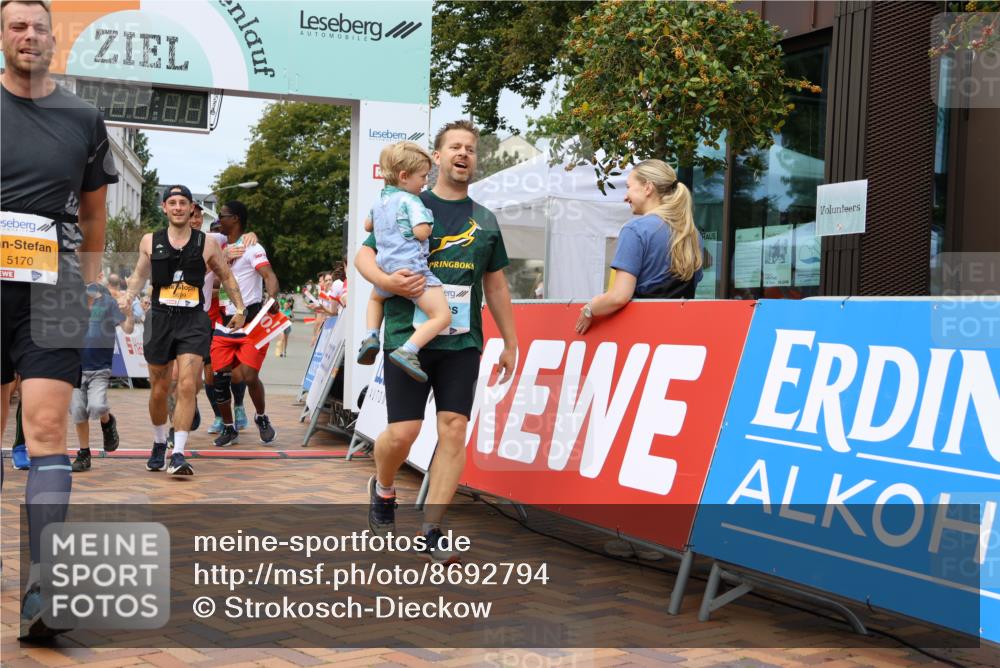 31.08.2025 - 21. Blankeneser Heldenlauf Strokosch-Dieckow http://msf.ph/oto/8692794 31.08.2025 12:37:36 Ziel 5170, 5265, 5699, 5698, 5617, 4175 meine-sportfotos.de