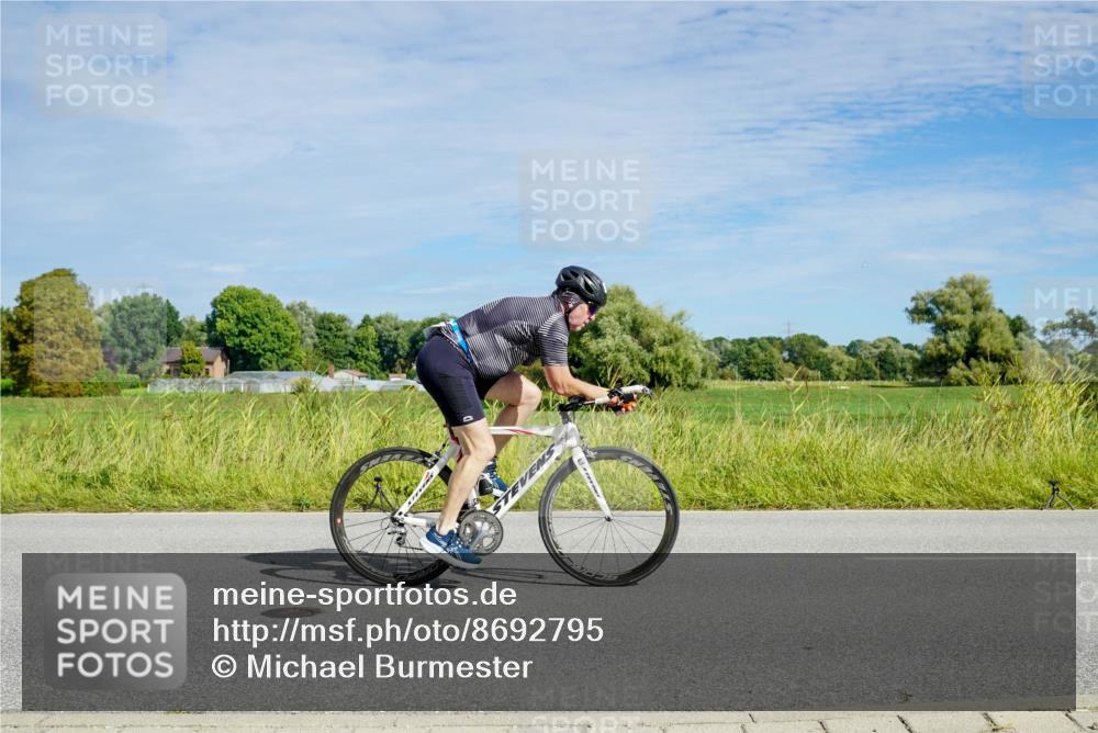 31.08.2025 - Elbe Triathlon Hamburg Michael Burmester http://msf.ph/oto/8692795 31.08.2025 10:47:21 Radfahren 876, 1172, 1311 meine-sportfotos.de