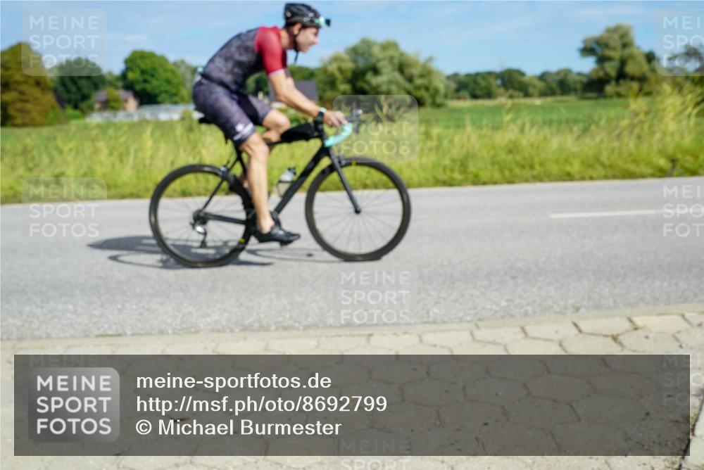 31.08.2025 - Elbe Triathlon Hamburg Michael Burmester http://msf.ph/oto/8692799 31.08.2025 10:47:52 Radfahren 948, 949, 1116, 1185 meine-sportfotos.de