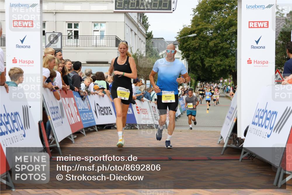 31.08.2025 - 21. Blankeneser Heldenlauf Strokosch-Dieckow http://msf.ph/oto/8692806 31.08.2025 10:28:42 Ziel 2697, 2700, 2351, 2687 meine-sportfotos.de