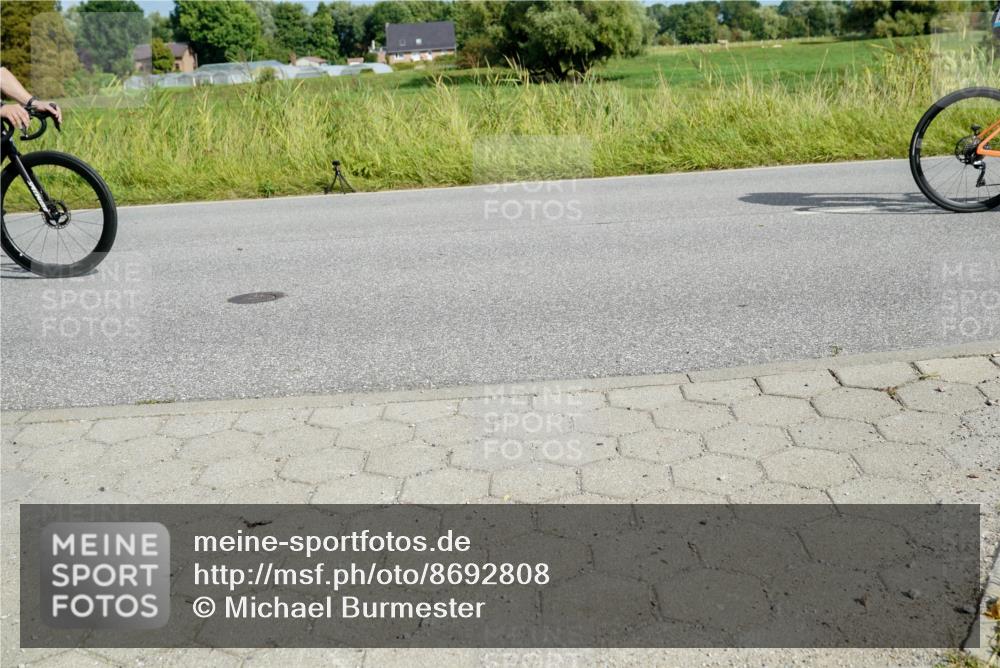 31.08.2025 - Elbe Triathlon Hamburg Michael Burmester http://msf.ph/oto/8692808 31.08.2025 10:48:08 Radfahren 870, 894, 1157, 1276, 1289, 1339, 1340, 1379 meine-sportfotos.de