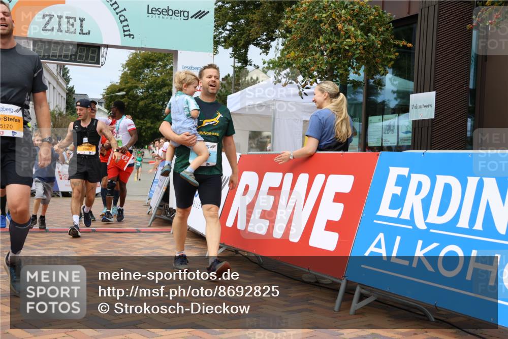 31.08.2025 - 21. Blankeneser Heldenlauf Strokosch-Dieckow http://msf.ph/oto/8692825 31.08.2025 12:37:35 Ziel 5170, 5361, 5265, 5699, 5698, 5617, 4175 meine-sportfotos.de