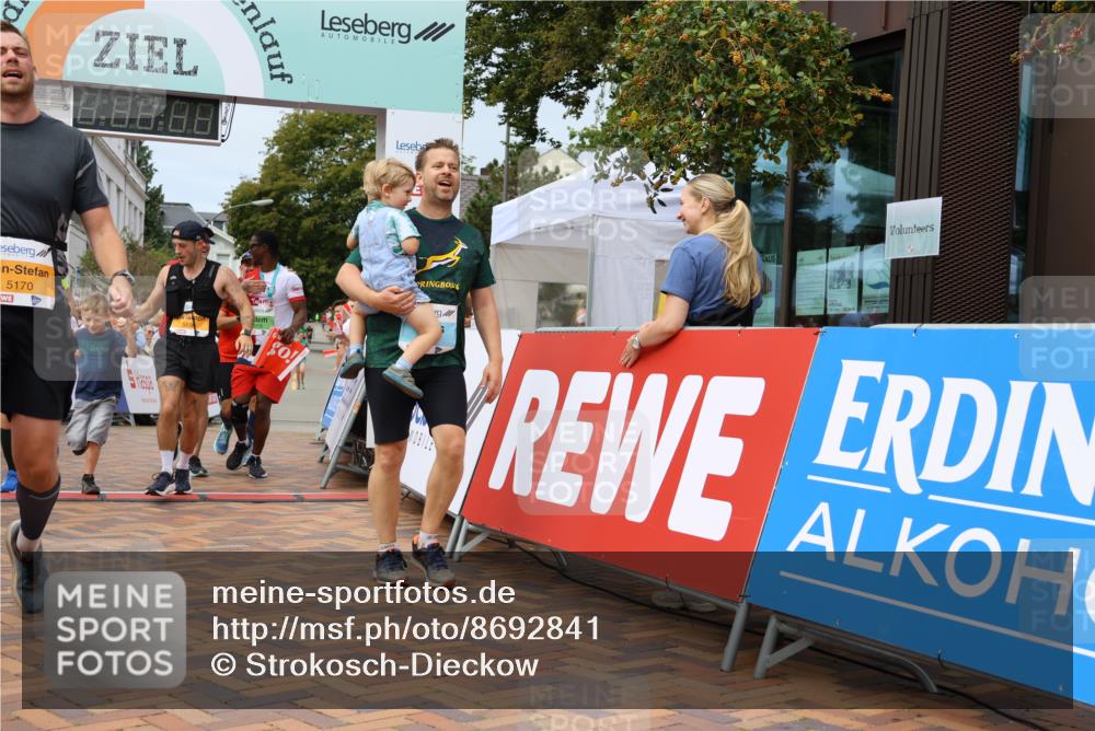 31.08.2025 - 21. Blankeneser Heldenlauf Strokosch-Dieckow http://msf.ph/oto/8692841 31.08.2025 12:37:35 Ziel 5170, 5361, 5265, 5699, 5698, 5617, 4175 meine-sportfotos.de