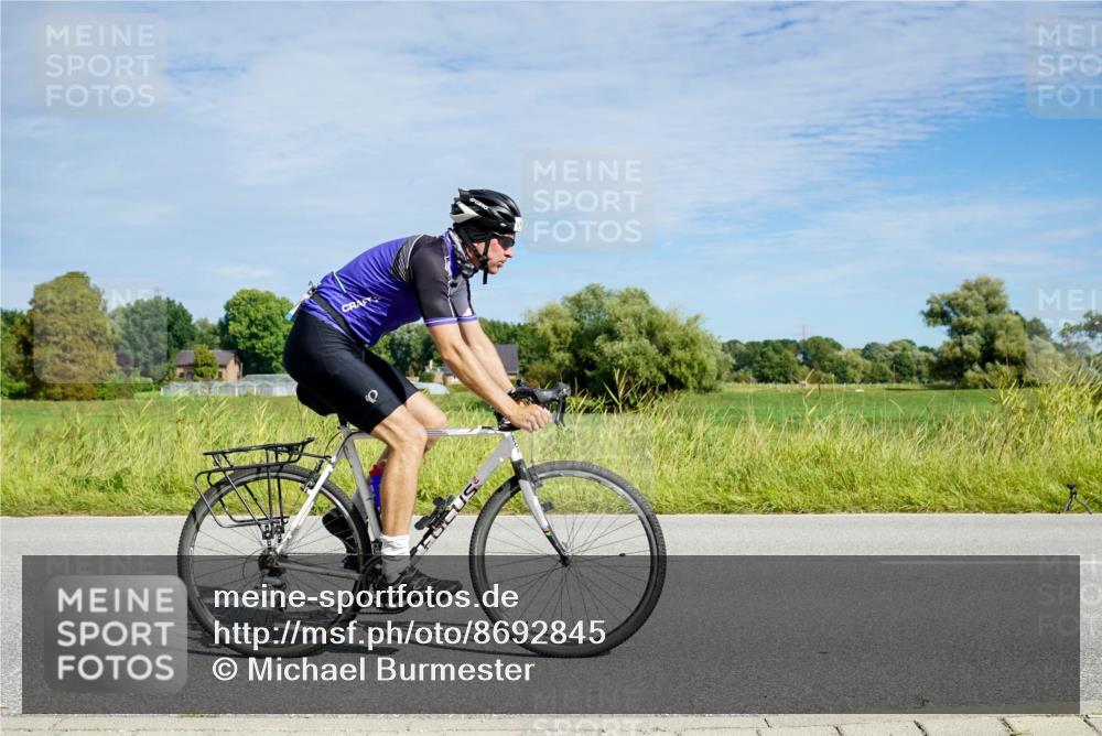 31.08.2025 - Elbe Triathlon Hamburg Michael Burmester http://msf.ph/oto/8692845 31.08.2025 10:49:51 Radfahren 886, 1136, 1167, 1191, 1221 meine-sportfotos.de