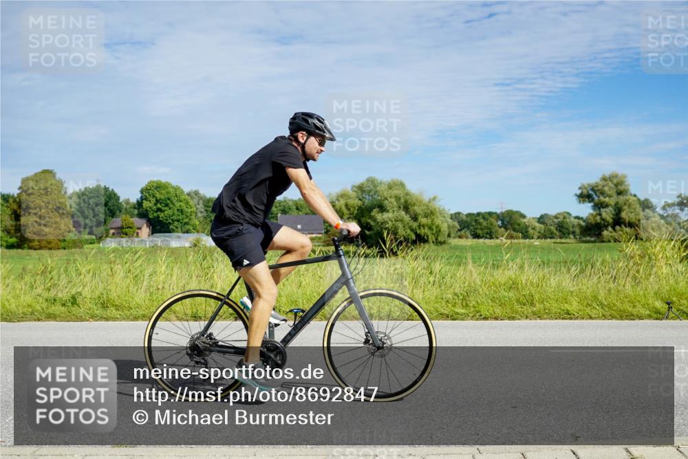 31.08.2025 - Elbe Triathlon Hamburg Michael Burmester http://msf.ph/oto/8692847 31.08.2025 10:49:54 Radfahren 886, 1136, 1167, 1191, 1364 meine-sportfotos.de