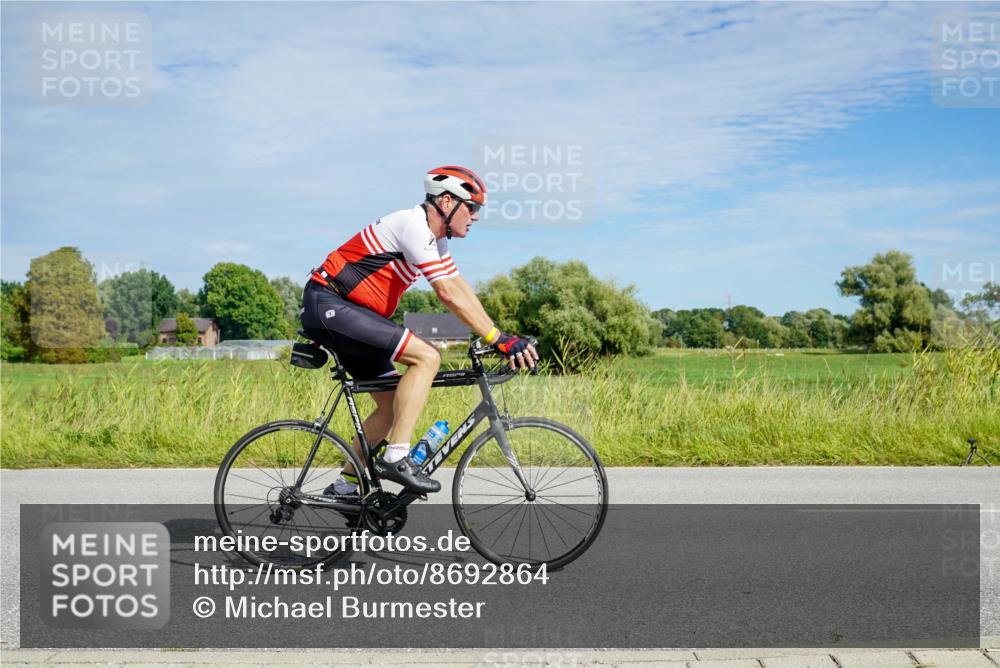 31.08.2025 - Elbe Triathlon Hamburg Michael Burmester http://msf.ph/oto/8692864 31.08.2025 10:50:31 Radfahren 1328, 1333 meine-sportfotos.de