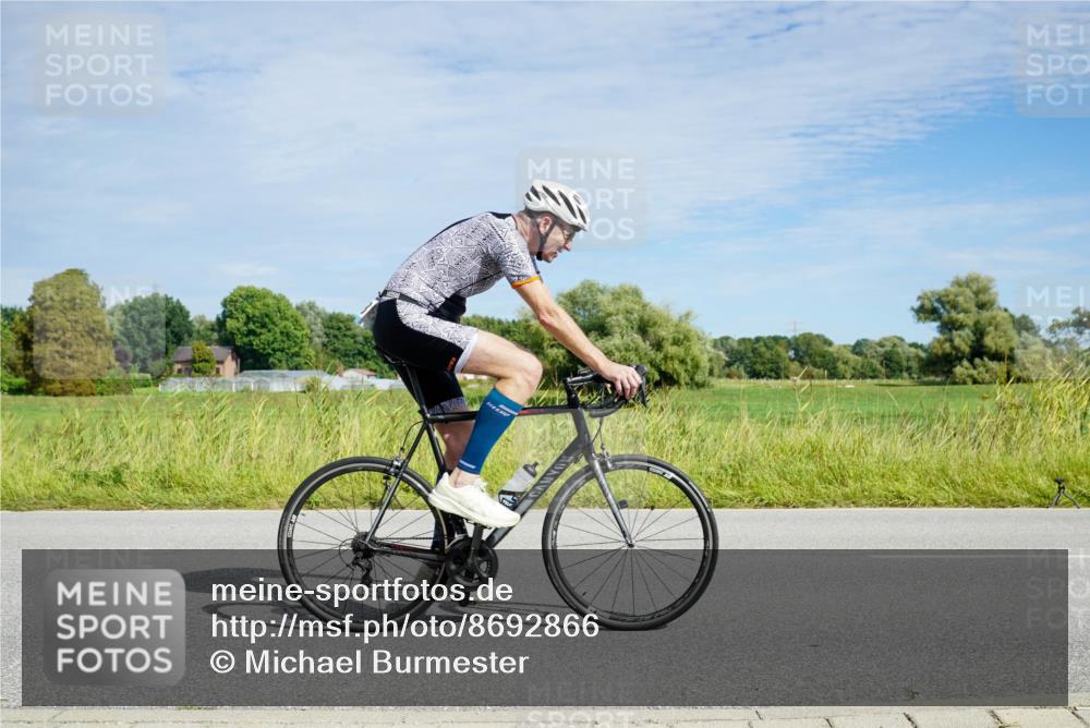 31.08.2025 - Elbe Triathlon Hamburg Michael Burmester http://msf.ph/oto/8692866 31.08.2025 10:50:35 Radfahren 1328, 1333 meine-sportfotos.de