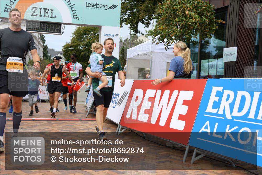 31.08.2025 - 21. Blankeneser Heldenlauf Strokosch-Dieckow http://msf.ph/oto/8692874 31.08.2025 12:37:35 Ziel 5170, 5361, 5265, 5699, 5698, 5617, 4175 meine-sportfotos.de