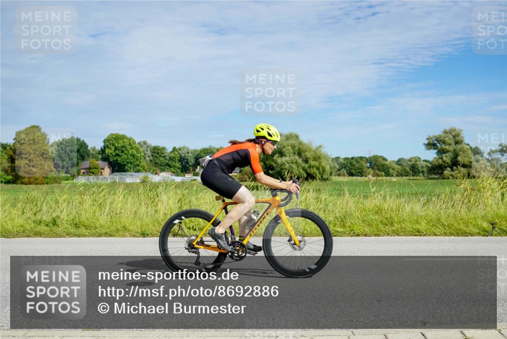 31.08.2025 - Elbe Triathlon Hamburg Michael Burmester http://msf.ph/oto/8692886 31.08.2025 10:51:19 Radfahren 1014, 1217, 1222, 1437, 1465, 1488 meine-sportfotos.de
