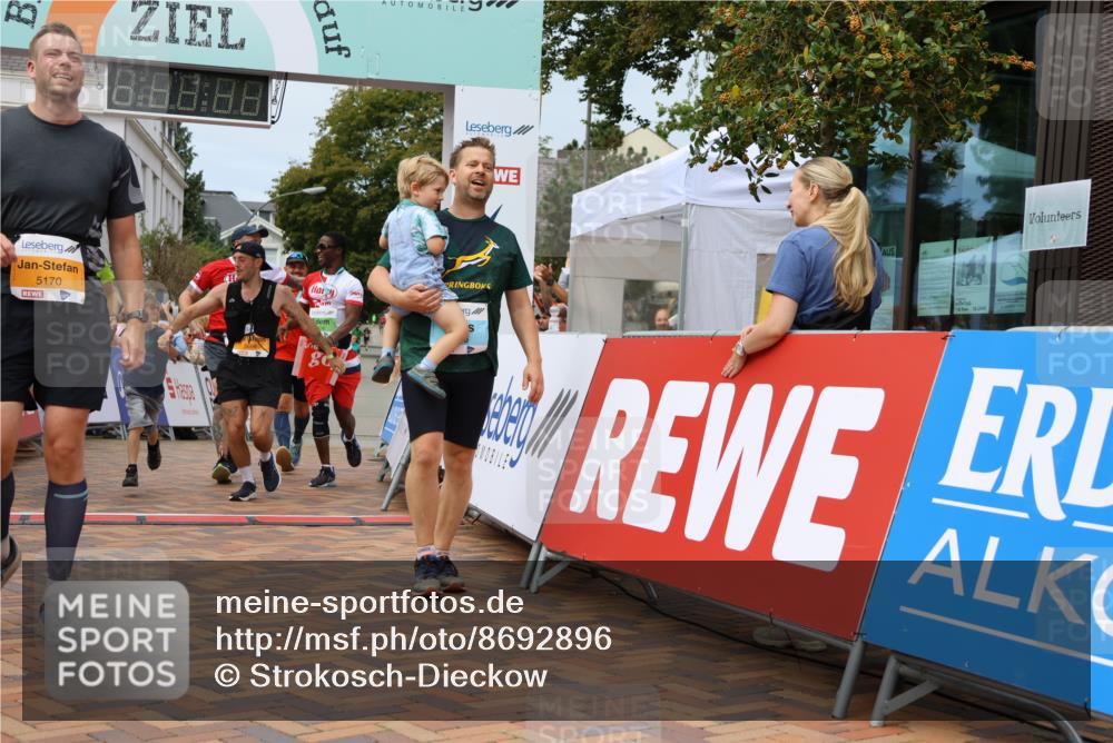 31.08.2025 - 21. Blankeneser Heldenlauf Strokosch-Dieckow http://msf.ph/oto/8692896 31.08.2025 12:37:35 Ziel 5170, 5361, 5265, 5699, 5698, 5617, 4175 meine-sportfotos.de