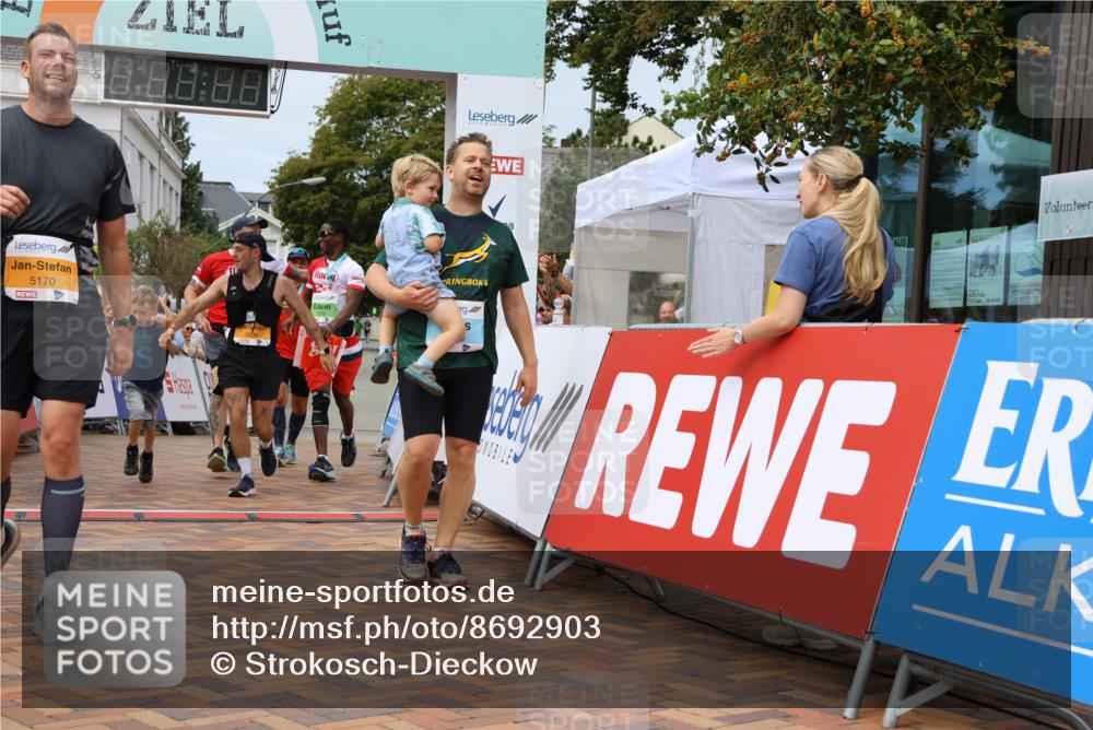 31.08.2025 - 21. Blankeneser Heldenlauf Strokosch-Dieckow http://msf.ph/oto/8692903 31.08.2025 12:37:35 Ziel 5170, 5361, 5265, 5699, 5698, 5617, 4175 meine-sportfotos.de