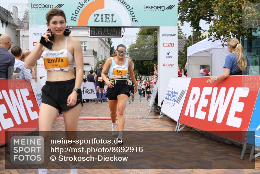 31.08.2025 - 21. Blankeneser Heldenlauf Strokosch-Dieckow http://msf.ph/oto/8692916 31.08.2025 12:37:30 Ziel 5170, 5361, 5265, 4175 meine-sportfotos.de