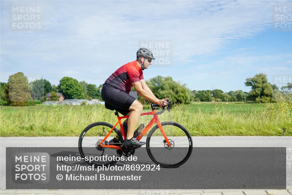 31.08.2025 - Elbe Triathlon Hamburg Michael Burmester http://msf.ph/oto/8692924 31.08.2025 10:52:28 Radfahren 1137 meine-sportfotos.de