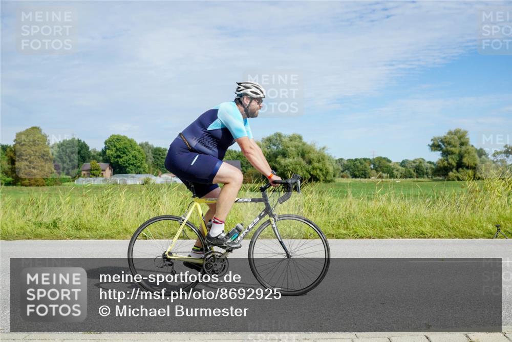 31.08.2025 - Elbe Triathlon Hamburg Michael Burmester http://msf.ph/oto/8692925 31.08.2025 10:52:35 Radfahren 1113, 1124, 1265 meine-sportfotos.de