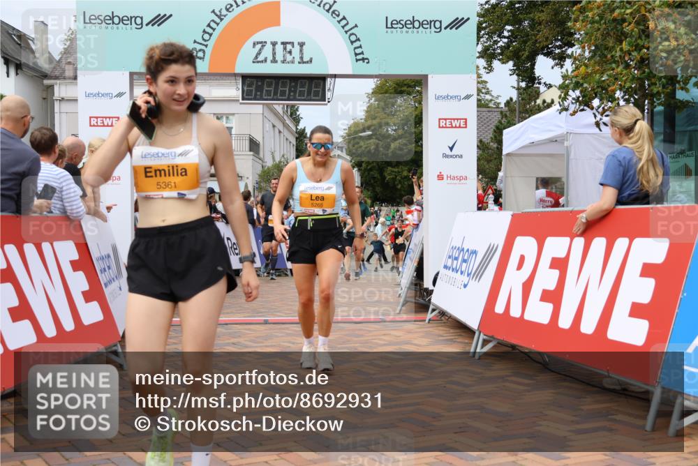 31.08.2025 - 21. Blankeneser Heldenlauf Strokosch-Dieckow http://msf.ph/oto/8692931 31.08.2025 12:37:30 Ziel 5170, 5361, 5265, 4175 meine-sportfotos.de