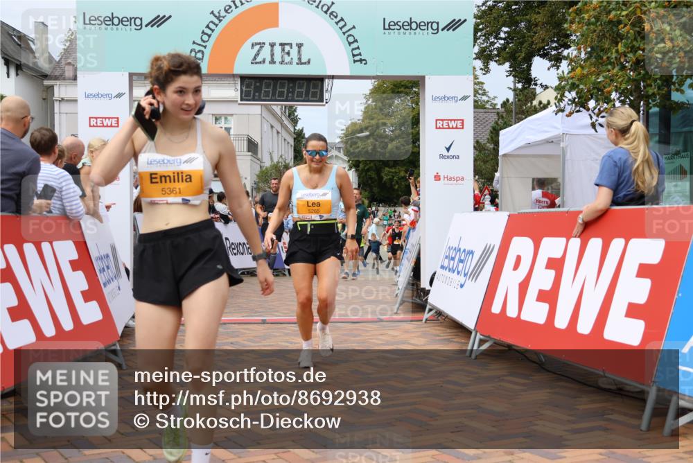 31.08.2025 - 21. Blankeneser Heldenlauf Strokosch-Dieckow http://msf.ph/oto/8692938 31.08.2025 12:37:29 Ziel 5170, 5361, 5265, 4175 meine-sportfotos.de