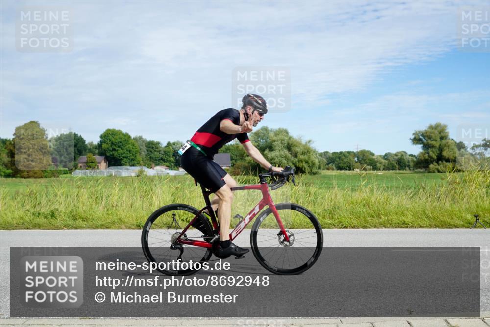 31.08.2025 - Elbe Triathlon Hamburg Michael Burmester http://msf.ph/oto/8692948 31.08.2025 10:53:30 Radfahren 1194, 1386, 1429 meine-sportfotos.de