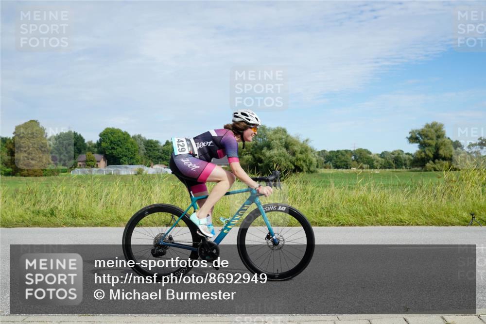 31.08.2025 - Elbe Triathlon Hamburg Michael Burmester http://msf.ph/oto/8692949 31.08.2025 10:53:32 Radfahren 1194, 1386, 1429 meine-sportfotos.de