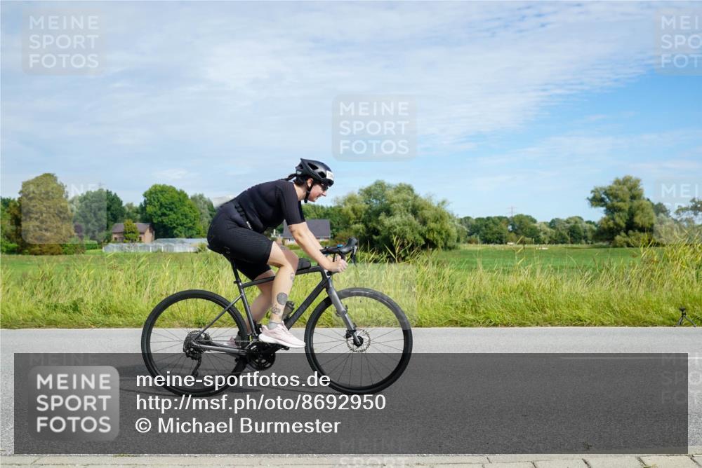 31.08.2025 - Elbe Triathlon Hamburg Michael Burmester http://msf.ph/oto/8692950 31.08.2025 10:53:35 Radfahren 1040, 1381, 1386, 1429 meine-sportfotos.de