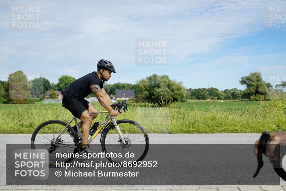 31.08.2025 - Elbe Triathlon Hamburg Michael Burmester http://msf.ph/oto/8692952 31.08.2025 10:53:39 Radfahren 1040, 1381, 1386 meine-sportfotos.de