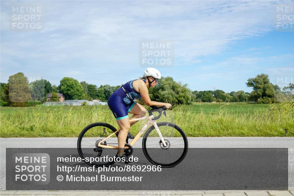 31.08.2025 - Elbe Triathlon Hamburg Michael Burmester http://msf.ph/oto/8692966 31.08.2025 10:54:13 Radfahren 923, 1416, 1422, 1454 meine-sportfotos.de