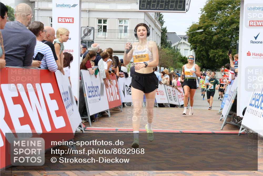 31.08.2025 - 21. Blankeneser Heldenlauf Strokosch-Dieckow http://msf.ph/oto/8692968 31.08.2025 12:37:27 Ziel 5361, 5265 meine-sportfotos.de