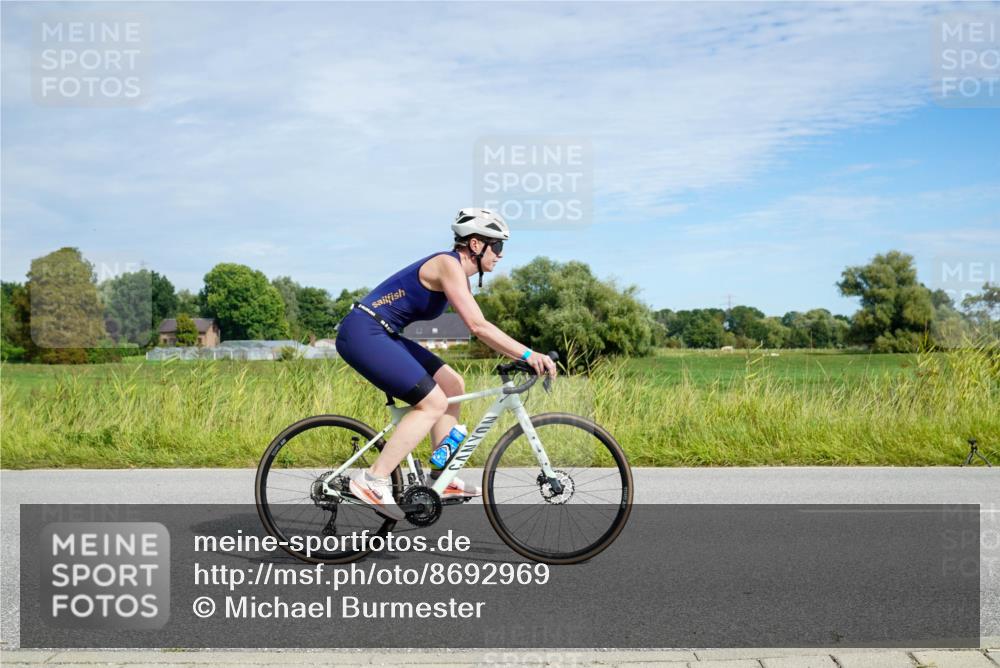 31.08.2025 - Elbe Triathlon Hamburg Michael Burmester http://msf.ph/oto/8692969 31.08.2025 10:54:15 Radfahren 923, 1178, 1416, 1422 meine-sportfotos.de