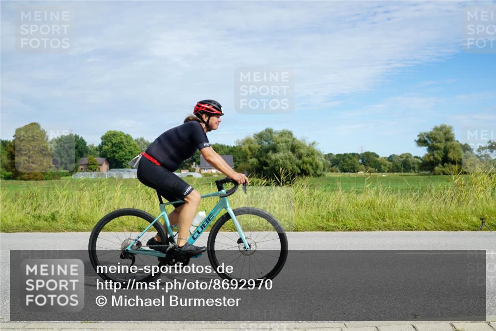 31.08.2025 - Elbe Triathlon Hamburg Michael Burmester http://msf.ph/oto/8692970 31.08.2025 10:54:18 Radfahren 923, 1178, 1388, 1422, 1425 meine-sportfotos.de