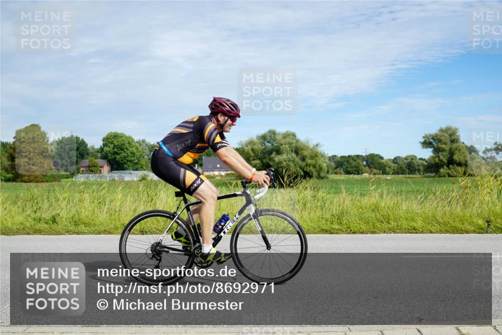 31.08.2025 - Elbe Triathlon Hamburg Michael Burmester http://msf.ph/oto/8692971 31.08.2025 10:54:20 Radfahren 923, 1178, 1388, 1422, 1425 meine-sportfotos.de