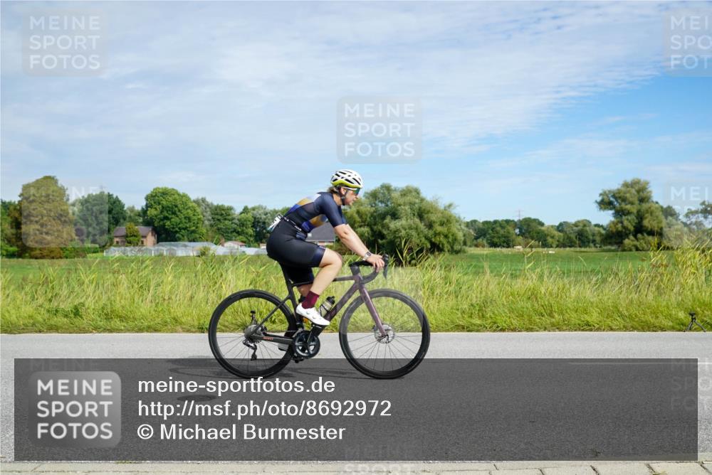 31.08.2025 - Elbe Triathlon Hamburg Michael Burmester http://msf.ph/oto/8692972 31.08.2025 10:54:22 Radfahren 923, 1178, 1388, 1425 meine-sportfotos.de