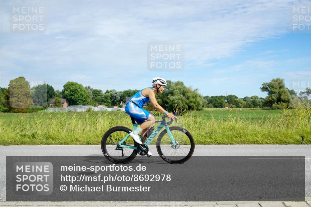 31.08.2025 - Elbe Triathlon Hamburg Michael Burmester http://msf.ph/oto/8692978 31.08.2025 10:54:33 Radfahren 988, 1285, 1433, 1436, 1442 meine-sportfotos.de