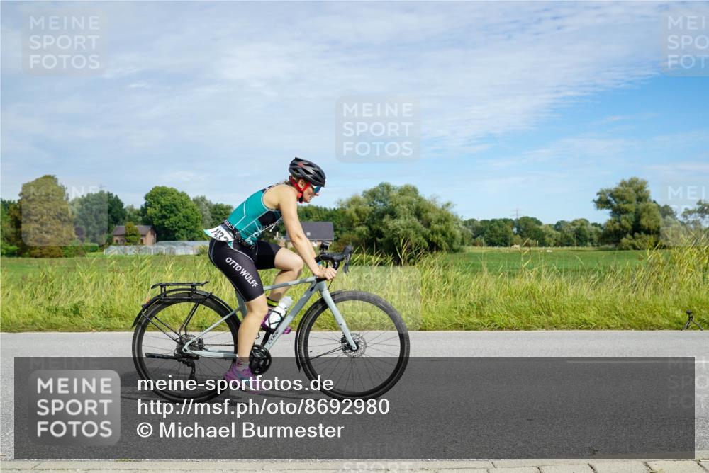 31.08.2025 - Elbe Triathlon Hamburg Michael Burmester http://msf.ph/oto/8692980 31.08.2025 10:54:37 Radfahren 988, 1433, 1442, 1498 meine-sportfotos.de