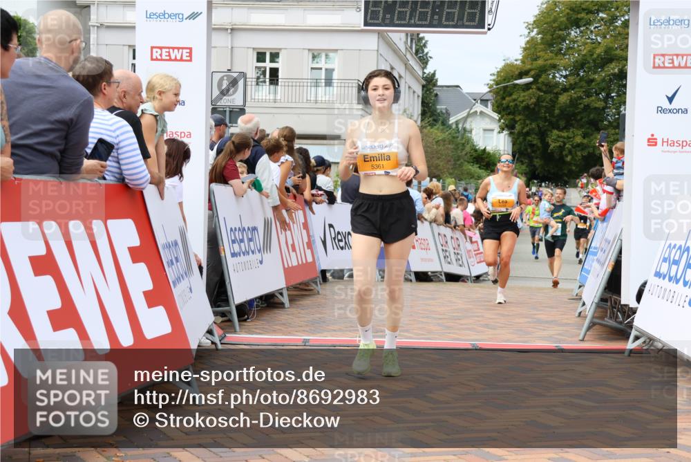 31.08.2025 - 21. Blankeneser Heldenlauf Strokosch-Dieckow http://msf.ph/oto/8692983 31.08.2025 12:37:27 Ziel 5361, 5265 meine-sportfotos.de