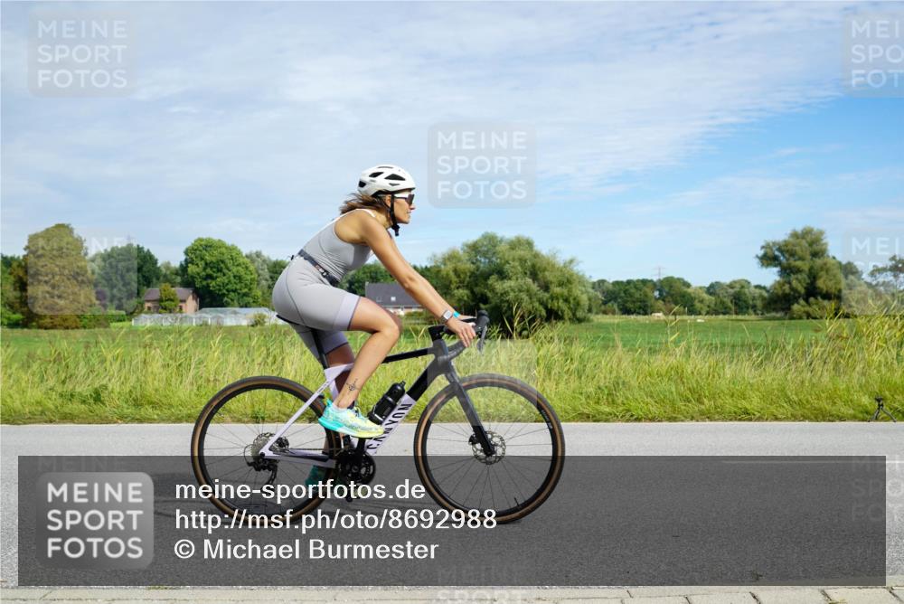 31.08.2025 - Elbe Triathlon Hamburg Michael Burmester http://msf.ph/oto/8692988 31.08.2025 10:54:53 Radfahren 1380, 1382, 1393 meine-sportfotos.de