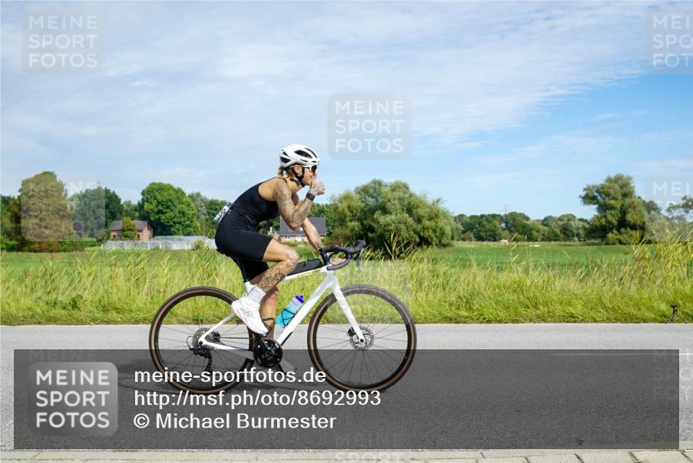 31.08.2025 - Elbe Triathlon Hamburg Michael Burmester http://msf.ph/oto/8692993 31.08.2025 10:55:03 Radfahren 1390, 1395 meine-sportfotos.de