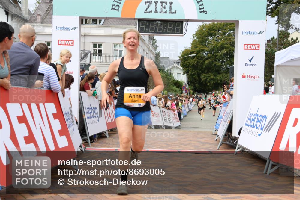 31.08.2025 - 21. Blankeneser Heldenlauf Strokosch-Dieckow http://msf.ph/oto/8693005 31.08.2025 12:37:19 Ziel 5409, 5324 meine-sportfotos.de
