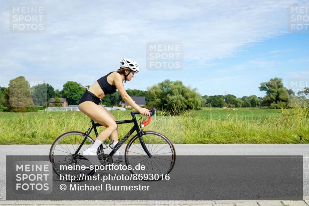 31.08.2025 - Elbe Triathlon Hamburg Michael Burmester http://msf.ph/oto/8693016 31.08.2025 10:55:54 Radfahren 877, 1298, 1400, 1443, 1476 meine-sportfotos.de