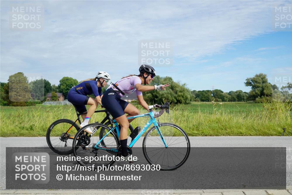 31.08.2025 - Elbe Triathlon Hamburg Michael Burmester http://msf.ph/oto/8693030 31.08.2025 10:56:32 Radfahren 1266, 1346, 1366, 1374, 1406, 1409, 1475 meine-sportfotos.de