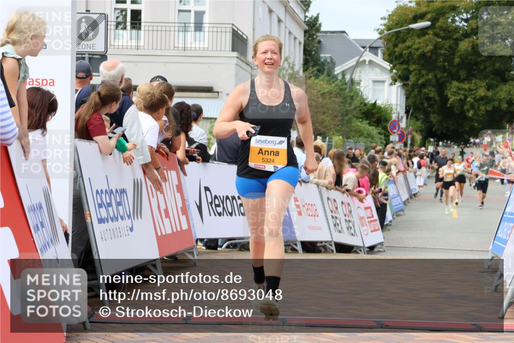 31.08.2025 - 21. Blankeneser Heldenlauf Strokosch-Dieckow http://msf.ph/oto/8693048 31.08.2025 12:37:18 Ziel 5409, 5324 meine-sportfotos.de
