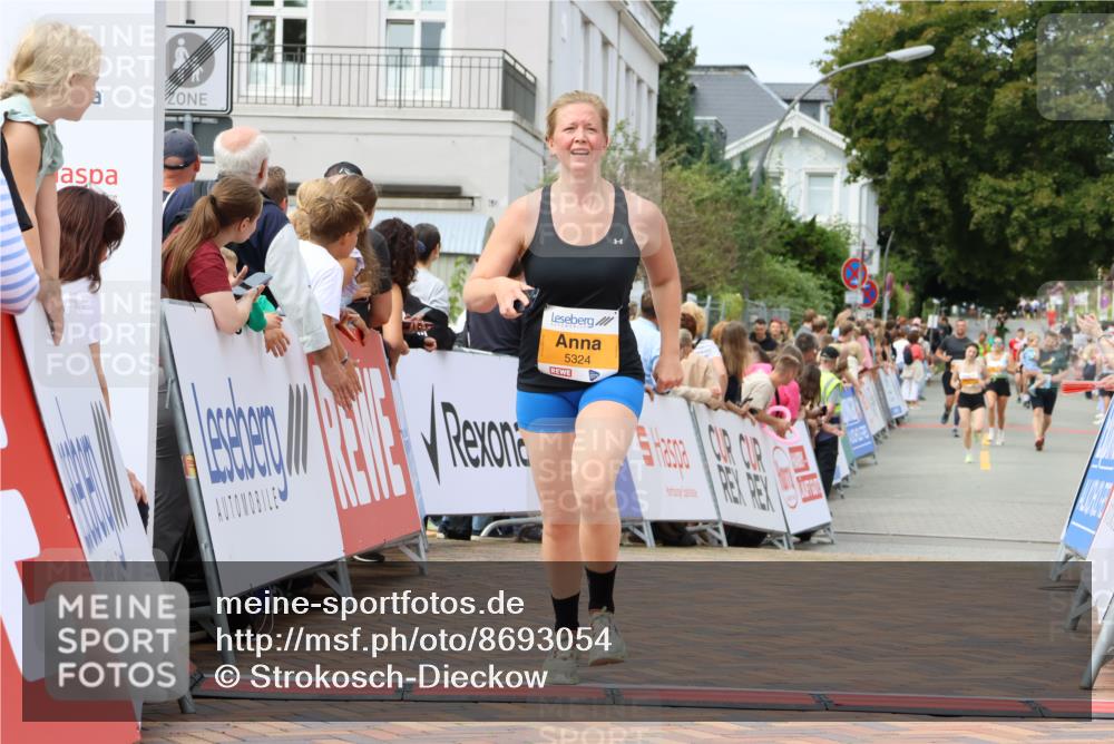 31.08.2025 - 21. Blankeneser Heldenlauf Strokosch-Dieckow http://msf.ph/oto/8693054 31.08.2025 12:37:18 Ziel 5409, 5324 meine-sportfotos.de
