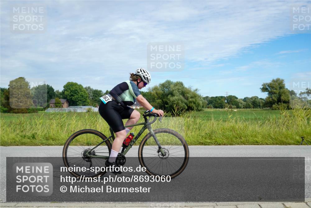 31.08.2025 - Elbe Triathlon Hamburg Michael Burmester http://msf.ph/oto/8693060 31.08.2025 10:57:17 Radfahren 1297, 1321, 1357, 1363, 1457, 1614 meine-sportfotos.de